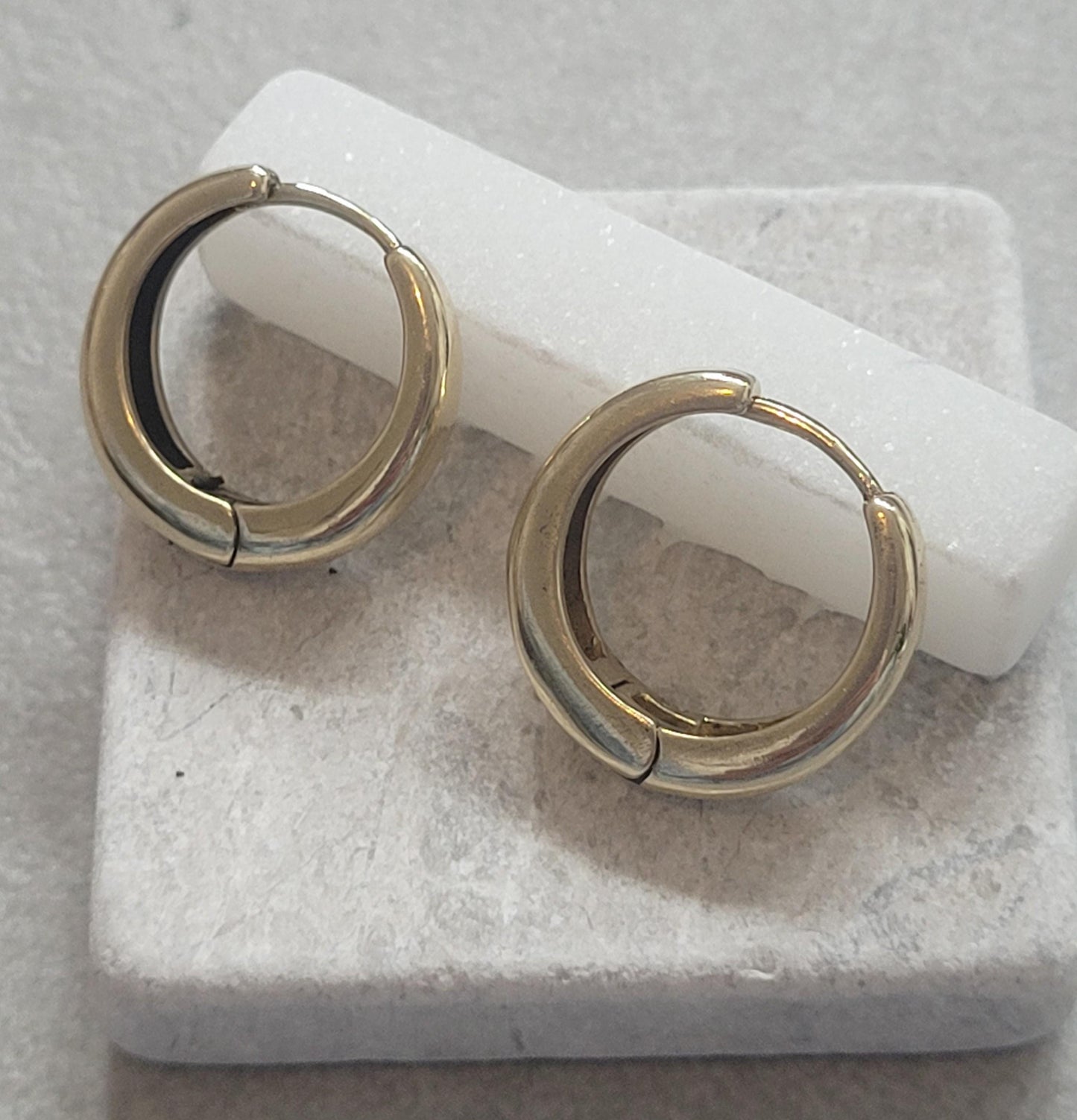 Brass clicker hoops / Hoops / Golden hoops / Cute / Pretty / Small earrings / Bohemian