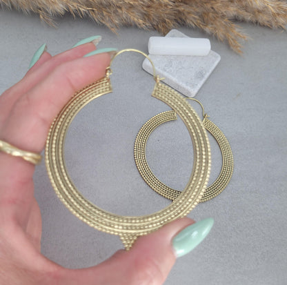 Extra large golden hoops / Oversized earrings / Statement-Making / Urban glam / Hoops / Tropical vibe / Boho chic / Unique design / Big hoop