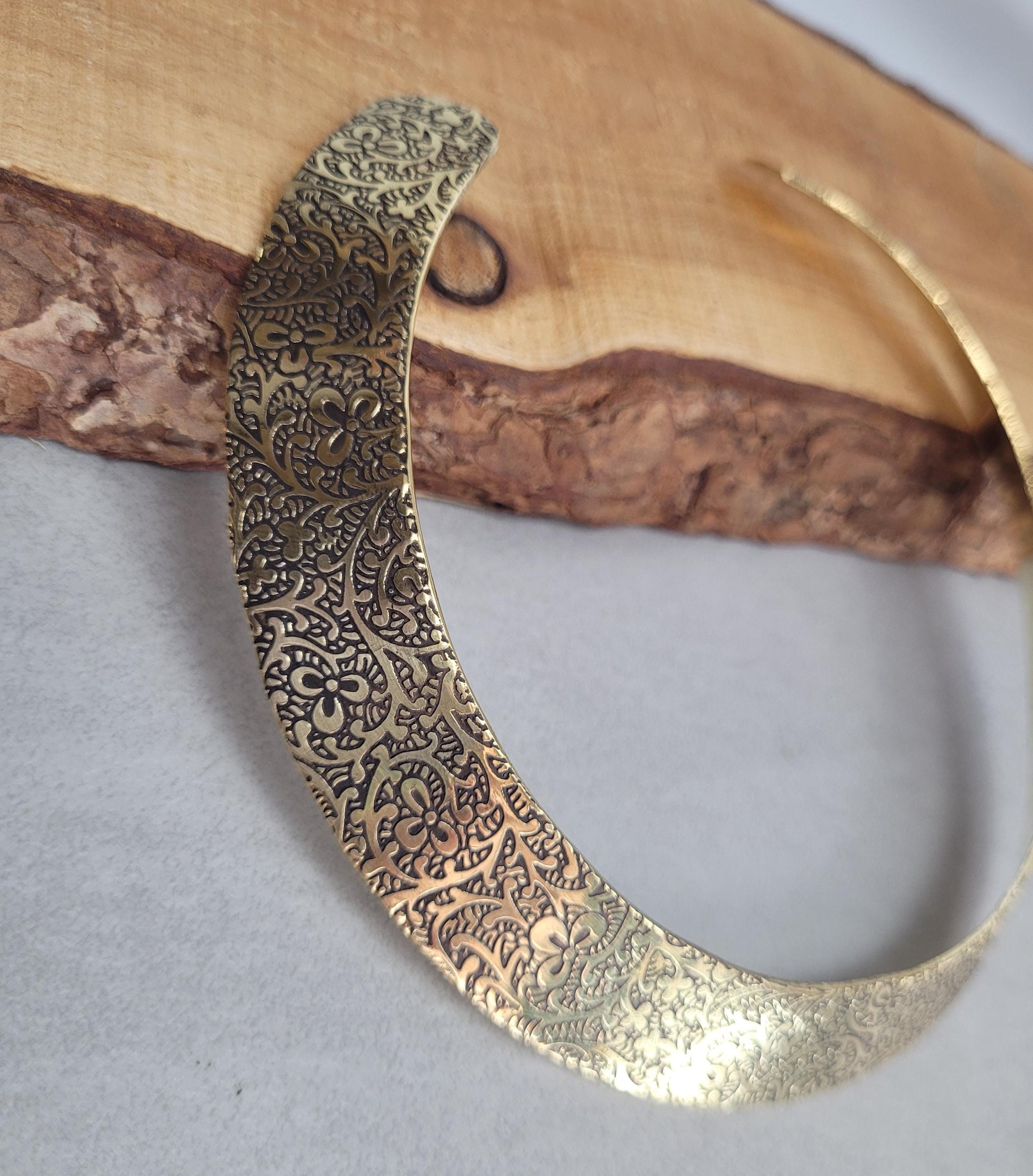 Golden choker necklace / Unique Flower design / Ethnic necklace / Gift / Silver / Statement / Luxurious / Modern / Minimal / Elegant / Brass