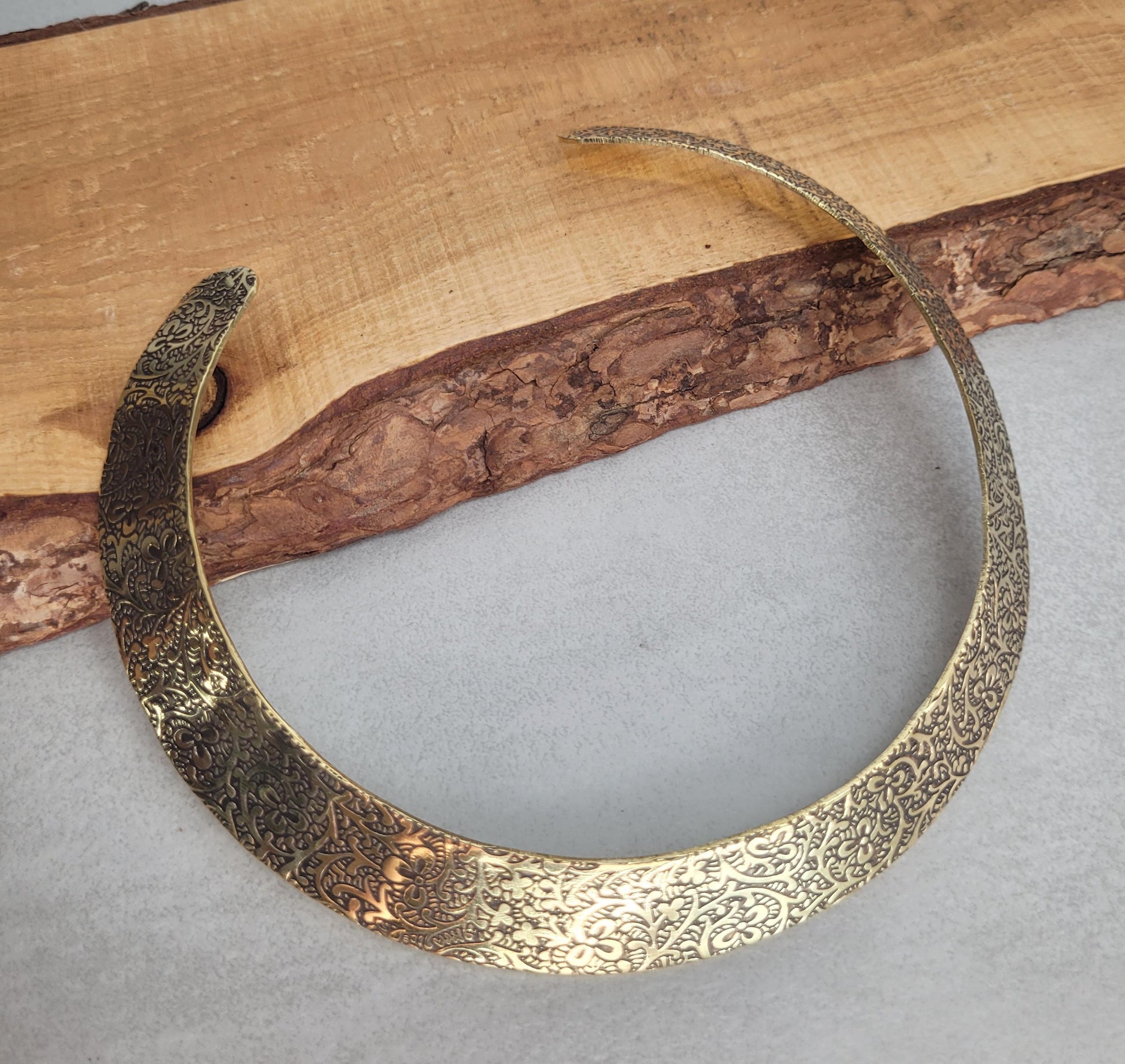 Golden choker necklace / Unique Flower design / Ethnic necklace / Gift / Silver / Statement / Luxurious / Modern / Minimal / Elegant / Brass