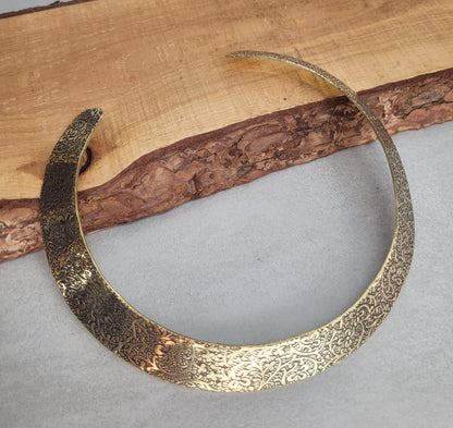 Golden choker necklace / Unique Flower design / Ethnic necklace / Gift / Silver / Statement / Luxurious / Modern / Minimal / Elegant / Brass