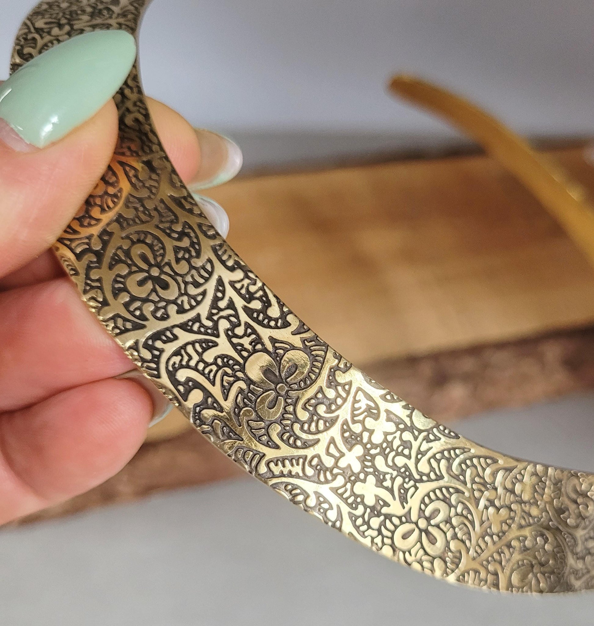 Golden choker necklace / Unique Flower design / Ethnic necklace / Gift / Silver / Statement / Luxurious / Modern / Minimal / Elegant / Brass