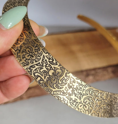 Golden choker necklace / Unique Flower design / Ethnic necklace / Gift / Silver / Statement / Luxurious / Modern / Minimal / Elegant / Brass