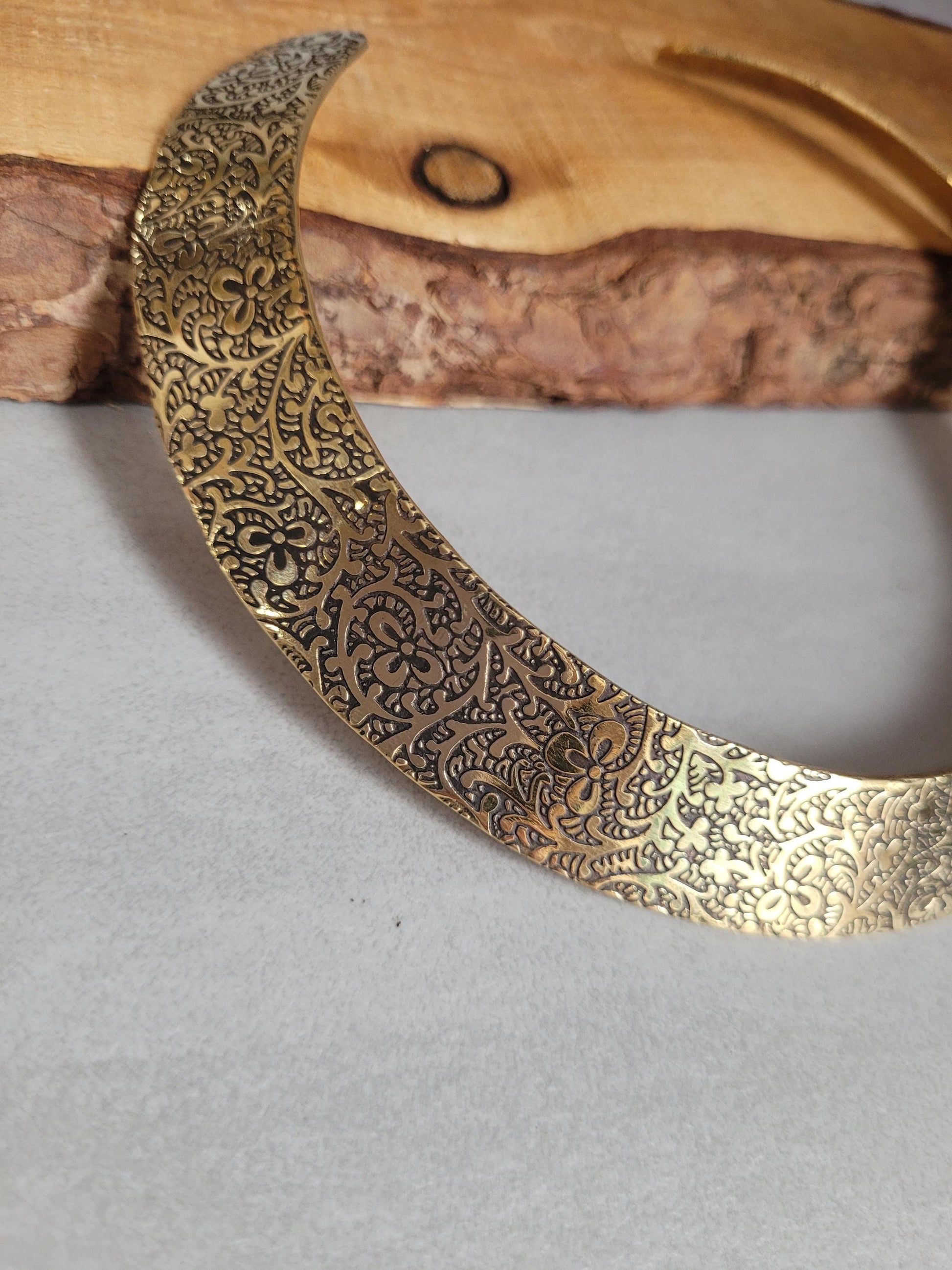 Golden choker necklace / Unique Flower design / Ethnic necklace / Gift / Silver / Statement / Luxurious / Modern / Minimal / Elegant / Brass