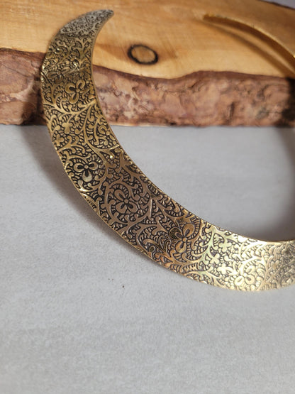 Golden choker necklace / Unique Flower design / Ethnic necklace / Gift / Silver / Statement / Luxurious / Modern / Minimal / Elegant / Brass
