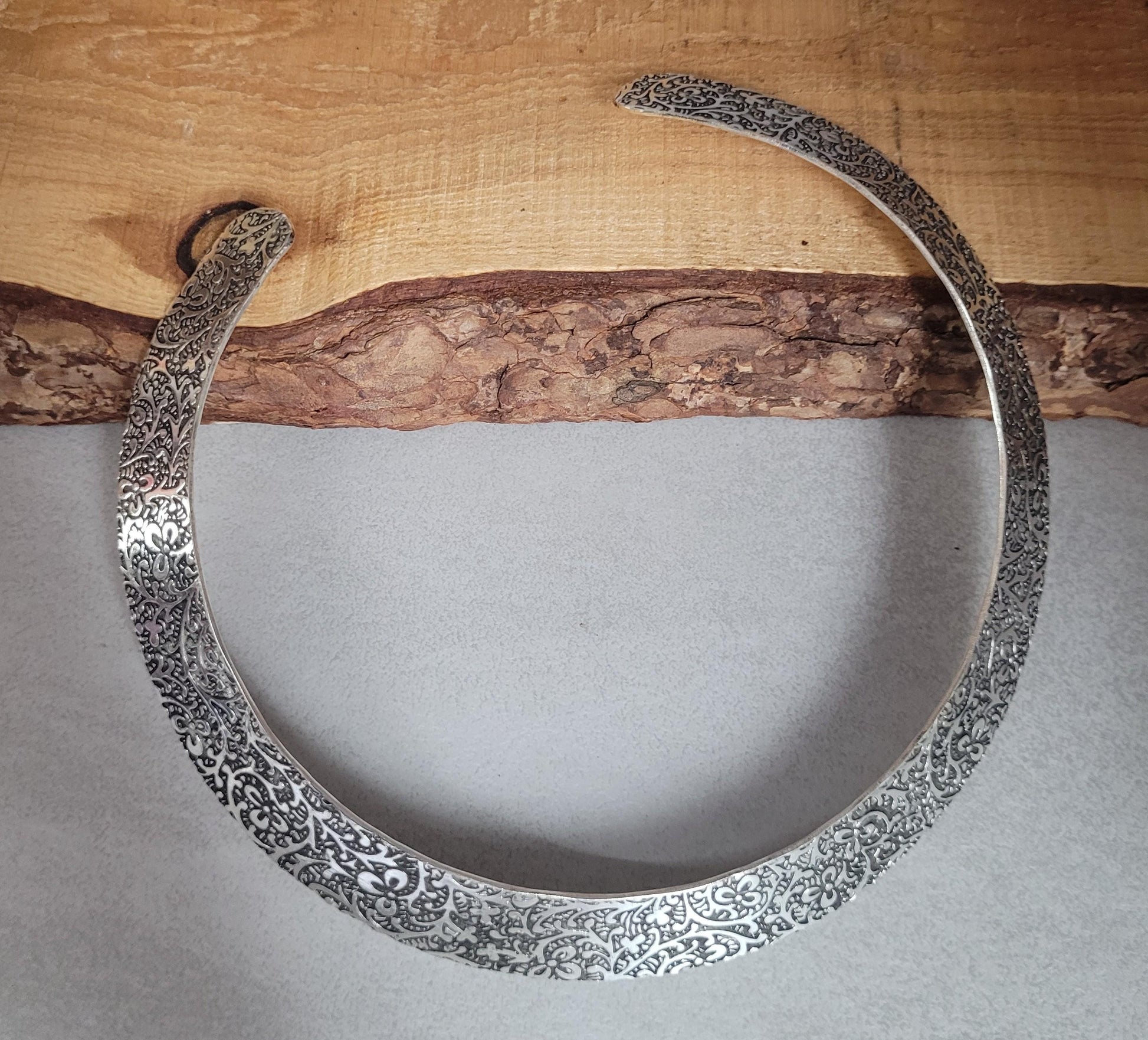 Silver choker necklace / Unique Flower design / Ethnic necklace / Gift / Silver / Statement / Luxurious / Modern / Minimal / Elegant /