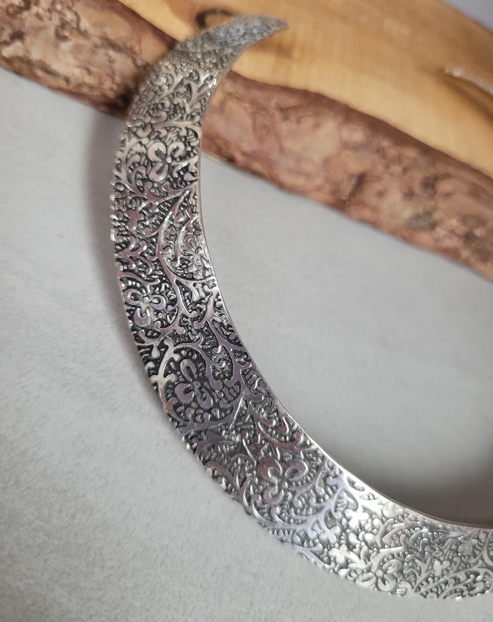 Silver choker necklace / Unique Flower design / Ethnic necklace / Gift / Silver / Statement / Luxurious / Modern / Minimal / Elegant /