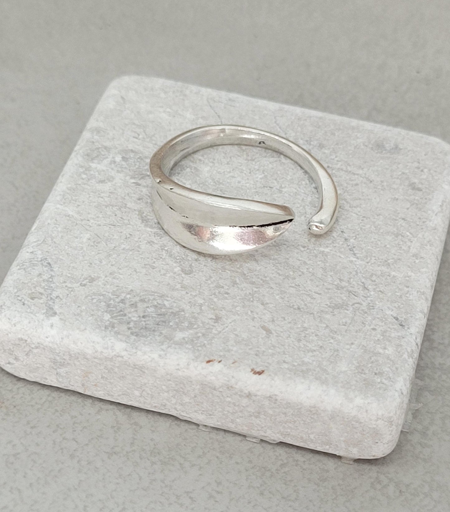 Simple silver ring / Adjustable / Silver / Minimal / Band / Gift / Elegant / Delicate / Bold / Cute / Brass jewellery