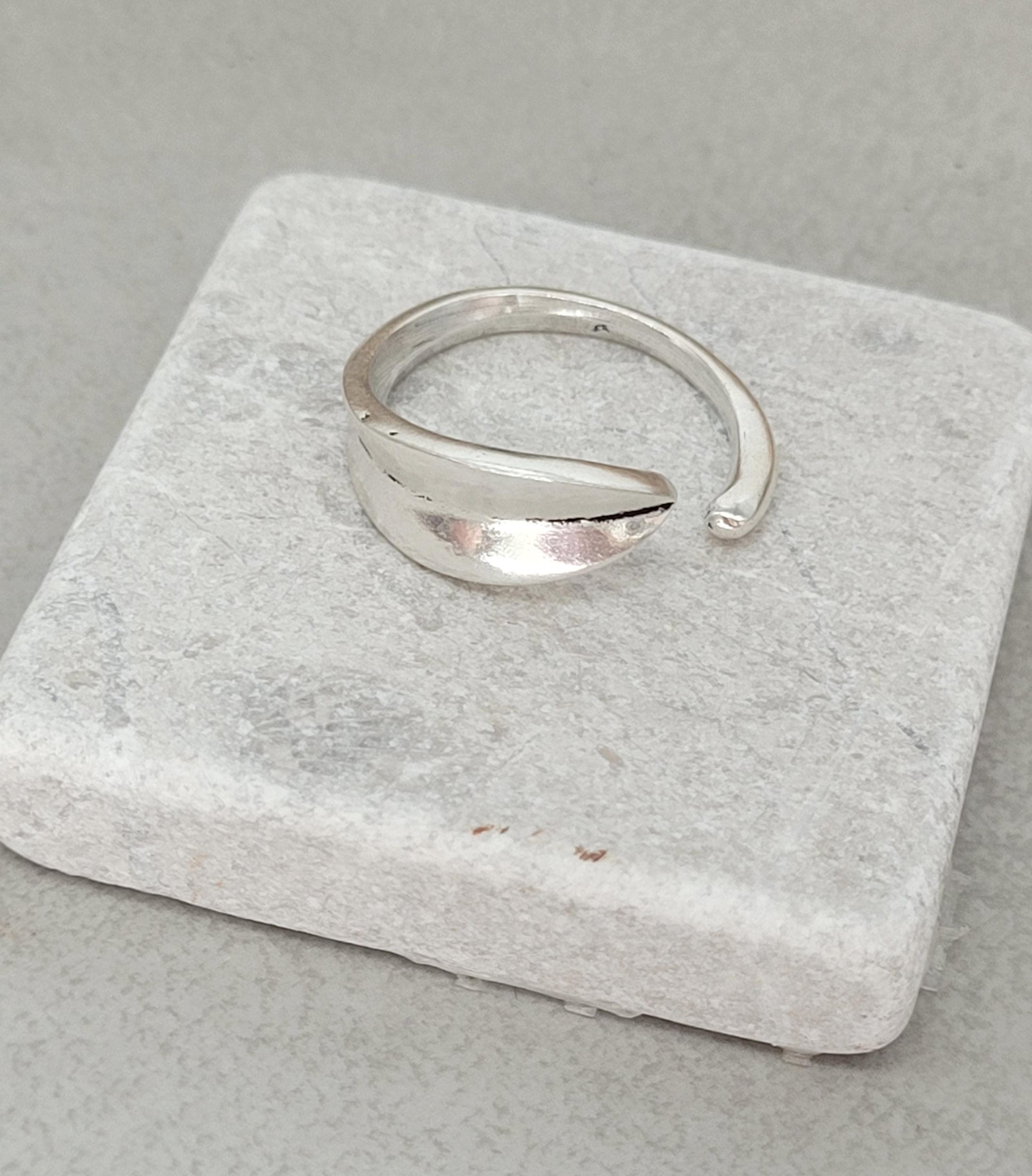Simple silver ring / Adjustable / Silver / Minimal / Band / Gift / Elegant / Delicate / Bold / Cute / Brass jewellery
