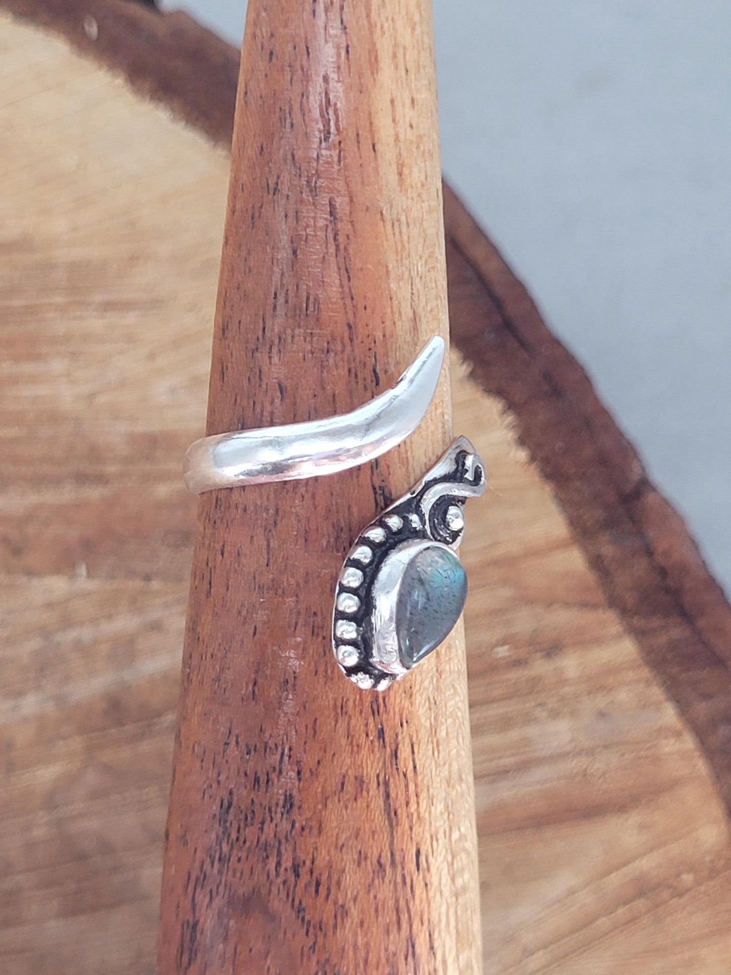Silver ring / Adjustable ring / Silver jewellery / Boho ring / Bohemian / Pretty / Elegant Labradorite / Ethnic