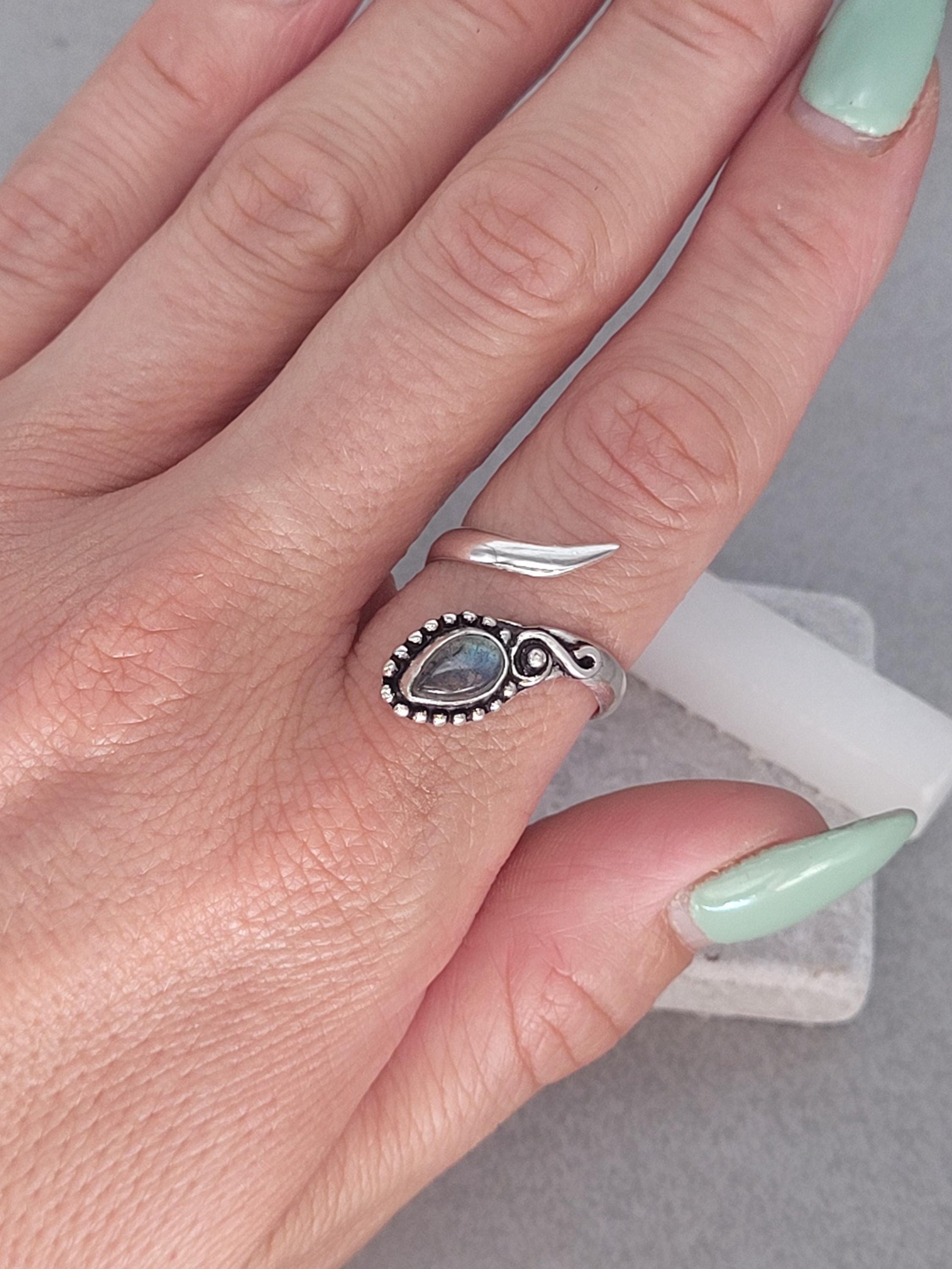 Silver ring / Adjustable ring / Silver jewellery / Boho ring / Bohemian / Pretty / Elegant Labradorite / Ethnic