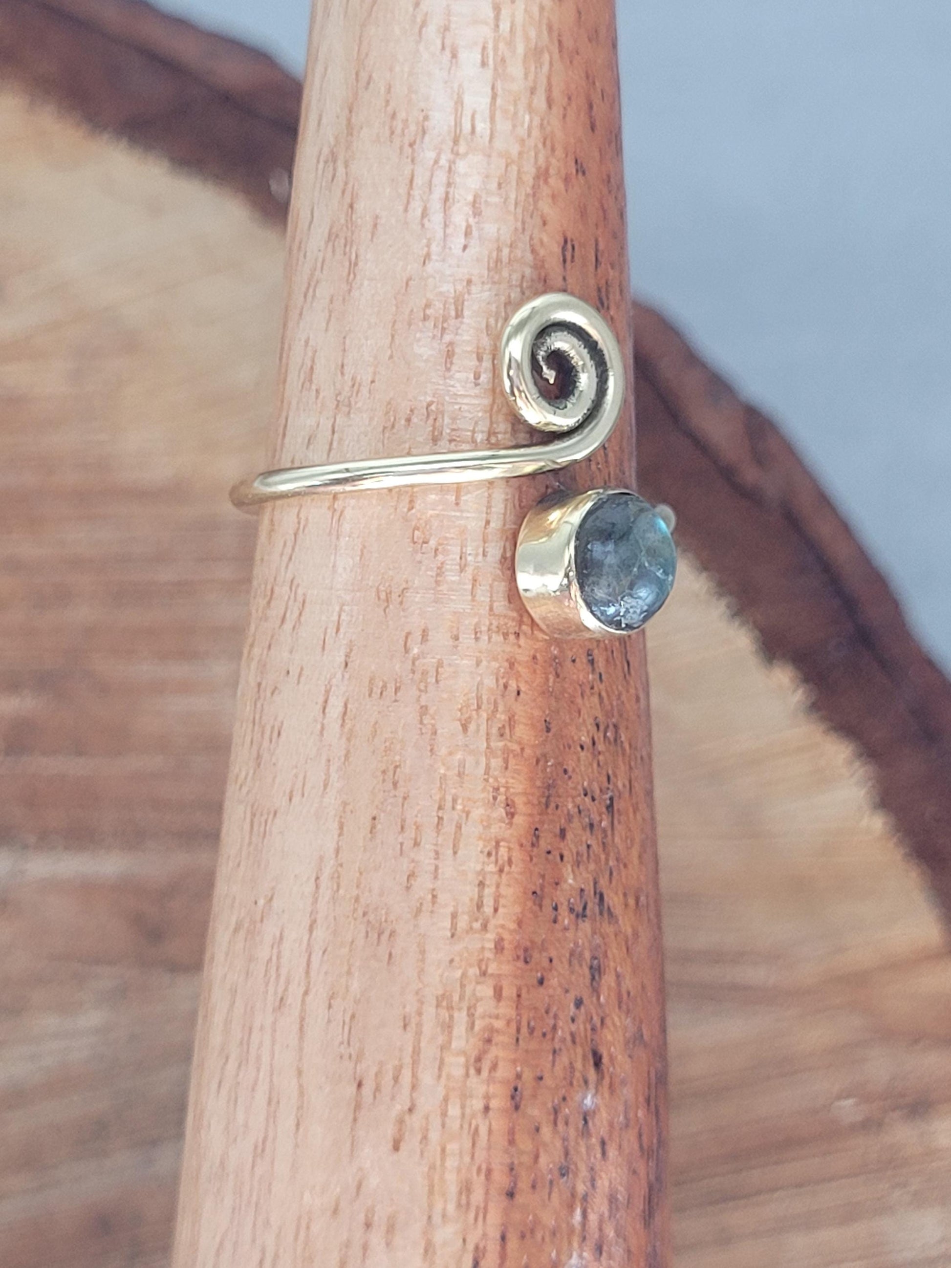 Adjustable golden ring / Simple / Bohemian / Gift / Cute / Minimal / Minimalist / Hers / Brass