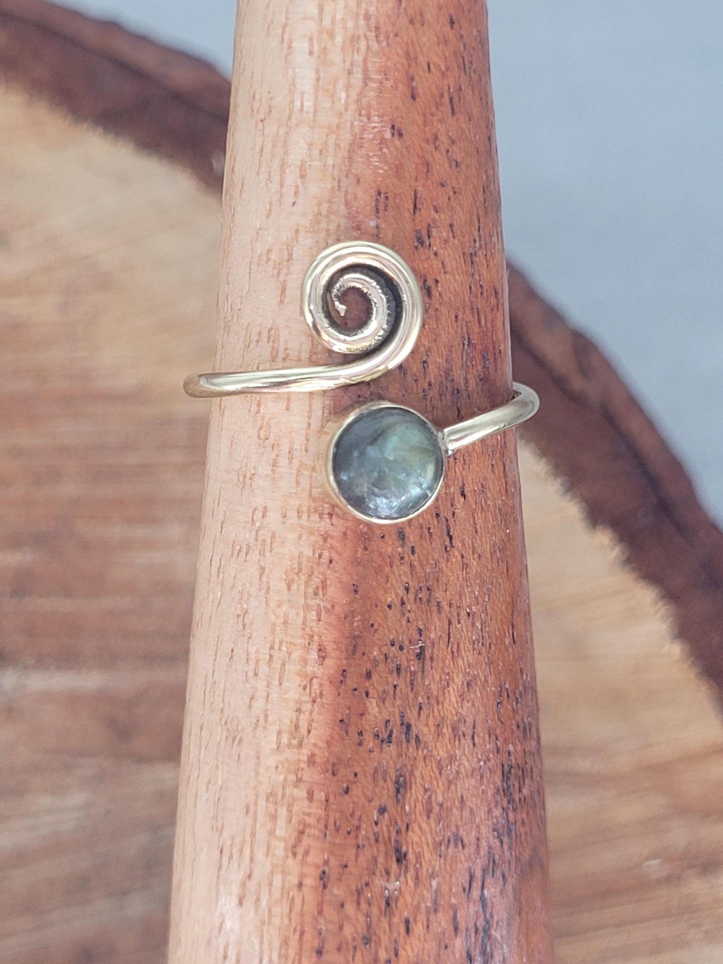 Adjustable golden ring / Simple / Bohemian / Gift / Cute / Minimal / Minimalist / Hers / Brass
