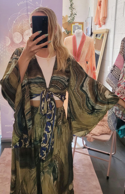 Bamboo silk co-ord set / Summer / Elegant / Holiday / Beach / Soft / Top and trousers / Boho / Luxurious / Sustainable / Flowy / Comfortable