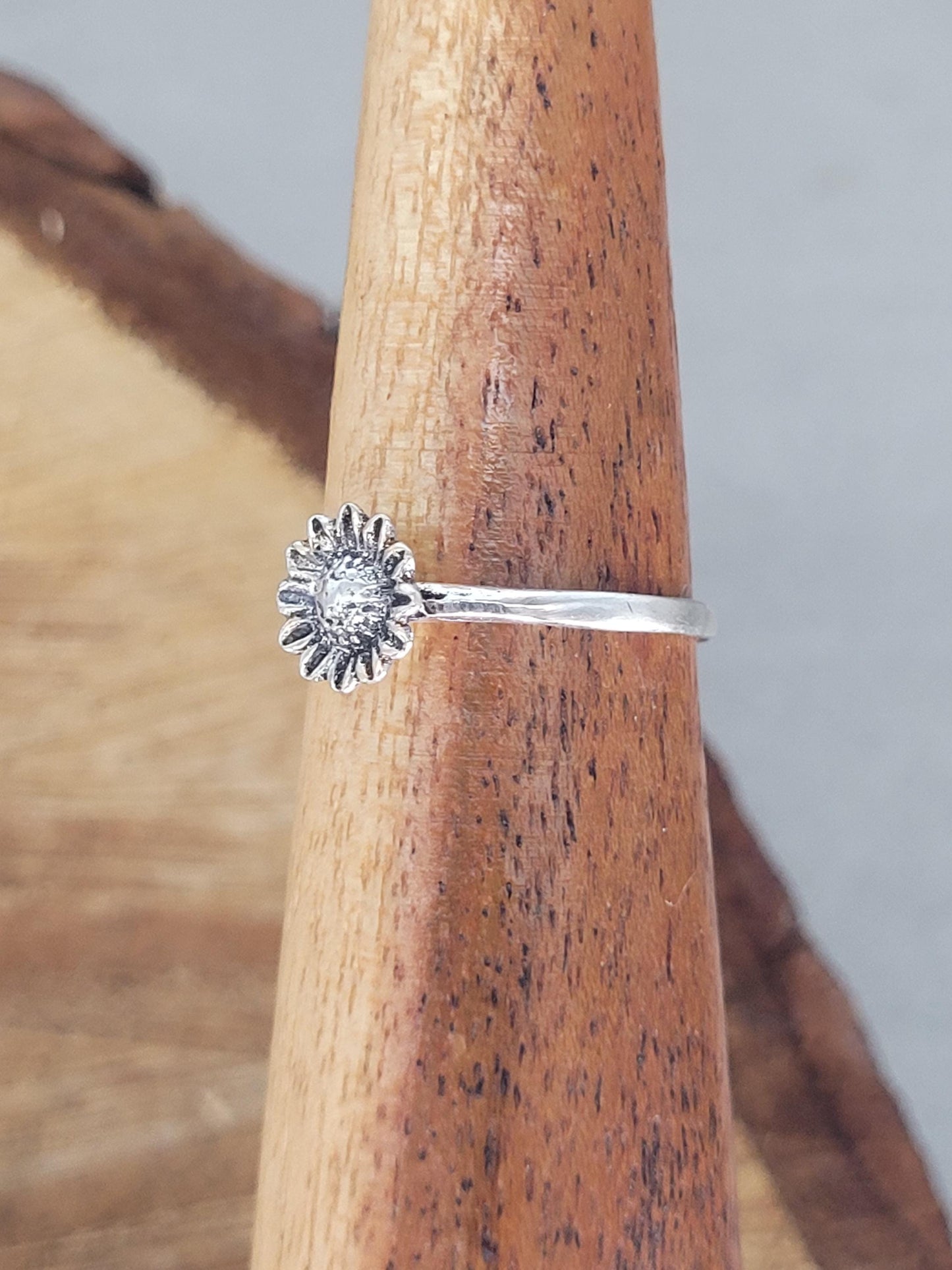 Silver sunflower ring / Simple / Simplicity / Sunflower charm / Nature-inspired style / Gift / Floral / Cute gift