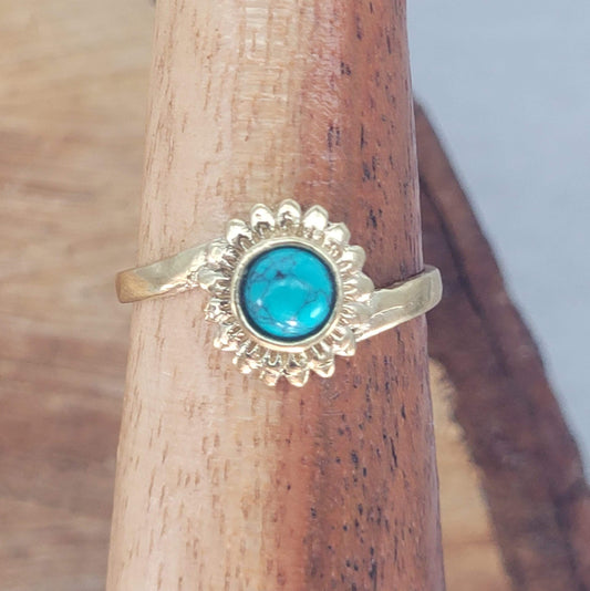 Golden sunflower ring / Simple / Simplicity / Sunflower charm / Nature-inspired style / Gift / Floral / Cute gift / Brass