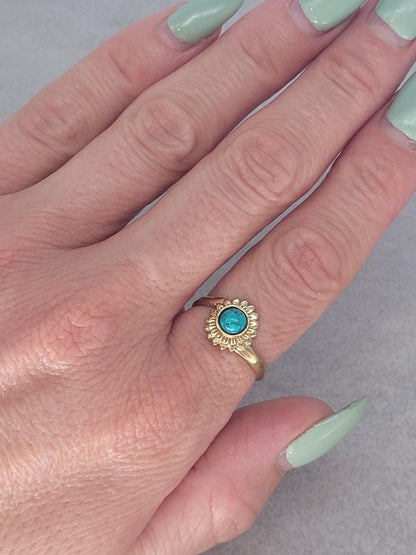 Golden sunflower ring / Simple / Simplicity / Sunflower charm / Nature-inspired style / Gift / Floral / Cute gift / Brass