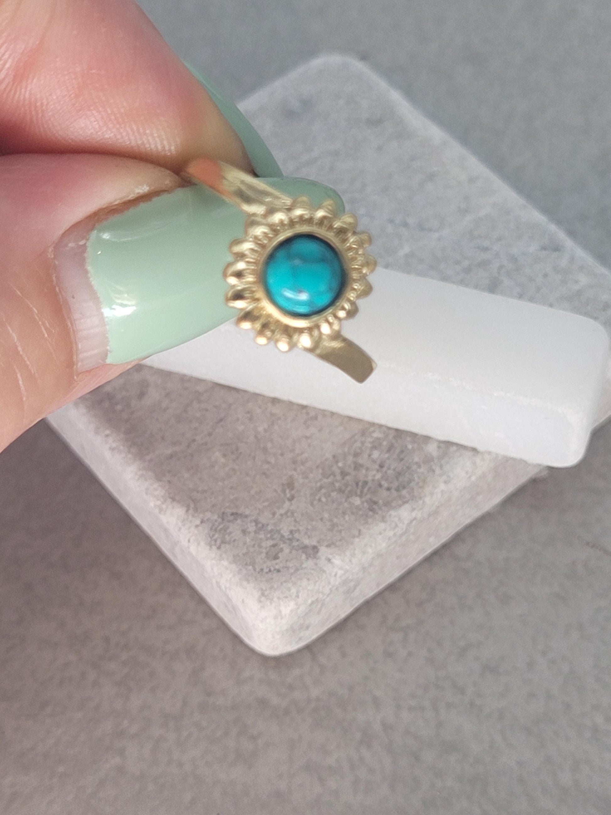 Golden sunflower ring / Simple / Simplicity / Sunflower charm / Nature-inspired style / Gift / Floral / Cute gift / Brass
