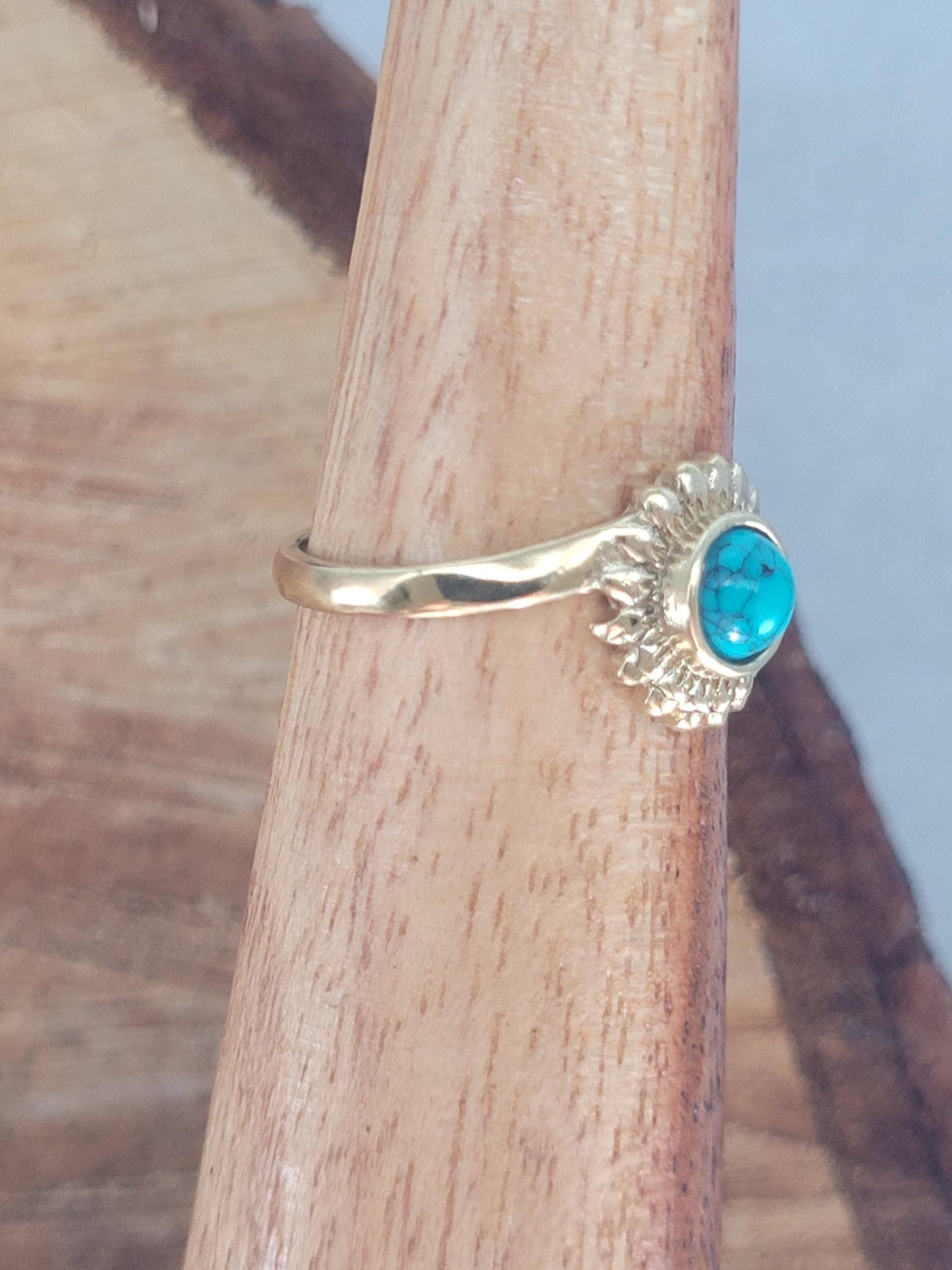 Golden sunflower ring / Simple / Simplicity / Sunflower charm / Nature-inspired style / Gift / Floral / Cute gift / Brass