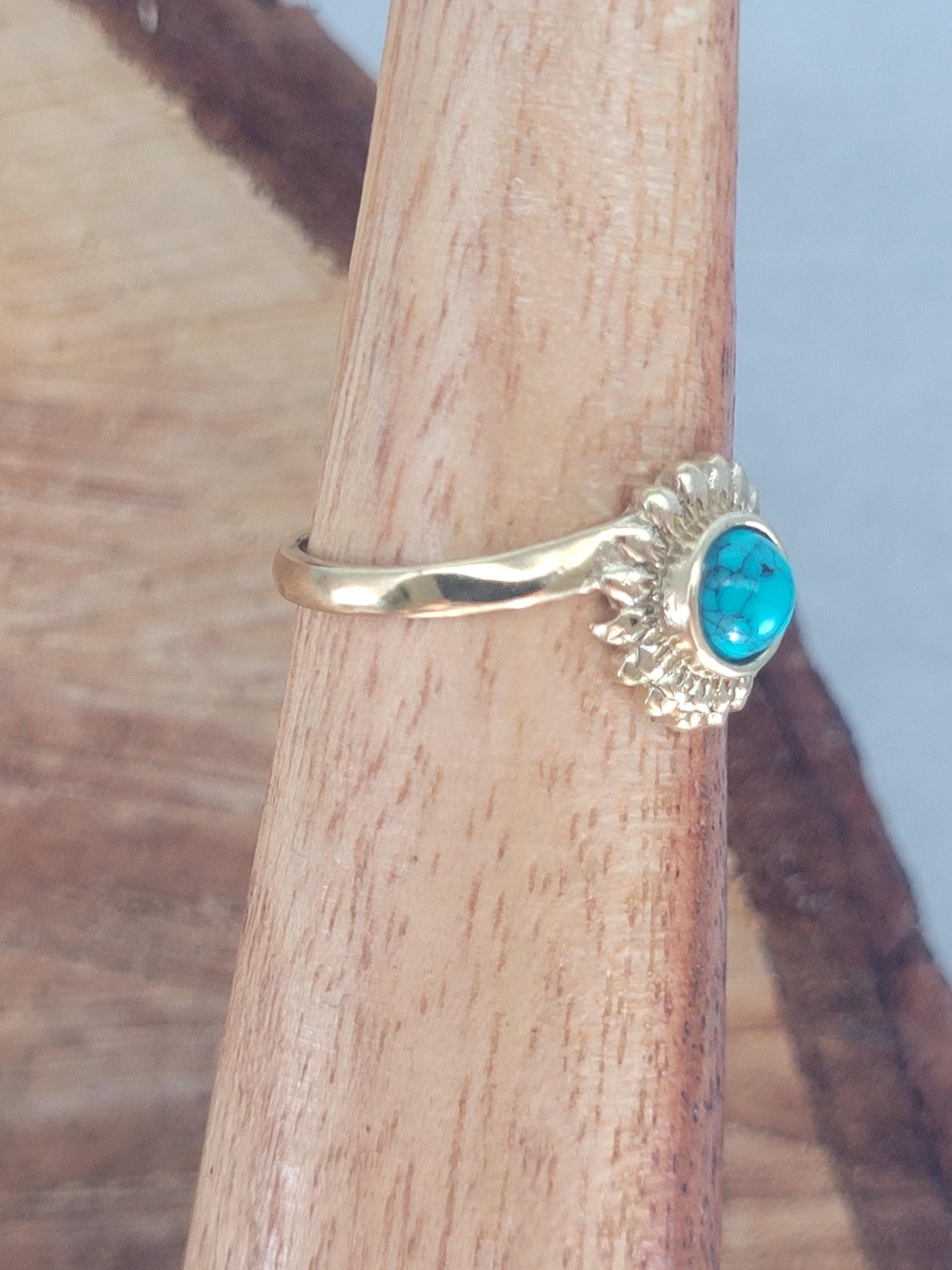 Golden sunflower ring / Simple / Simplicity / Sunflower charm / Nature-inspired style / Gift / Floral / Cute gift / Brass
