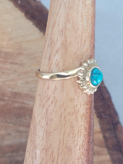 Golden sunflower ring / Simple / Simplicity / Sunflower charm / Nature-inspired style / Gift / Floral / Cute gift / Brass