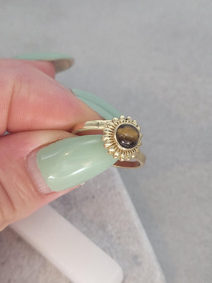 Golden sunflower ring / Simple / Simplicity / Sunflower charm / Nature-inspired style / Gift / Floral / Cute gift / Brass