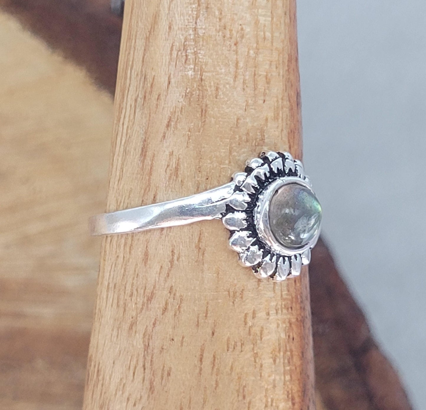 Silver sunflower ring / Simple / Simplicity / Sunflower charm / Nature-inspired style / Gift / Floral / Cute gift / Minimal