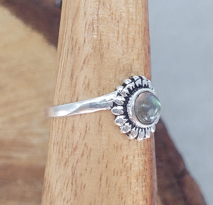 Silver sunflower ring / Simple / Simplicity / Sunflower charm / Nature-inspired style / Gift / Floral / Cute gift / Minimal