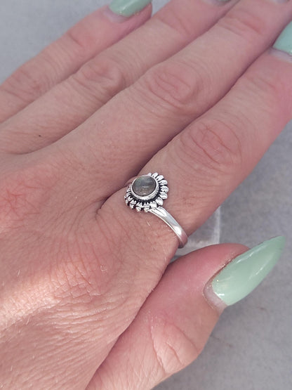Silver sunflower ring / Simple / Simplicity / Sunflower charm / Nature-inspired style / Gift / Floral / Cute gift / Minimal