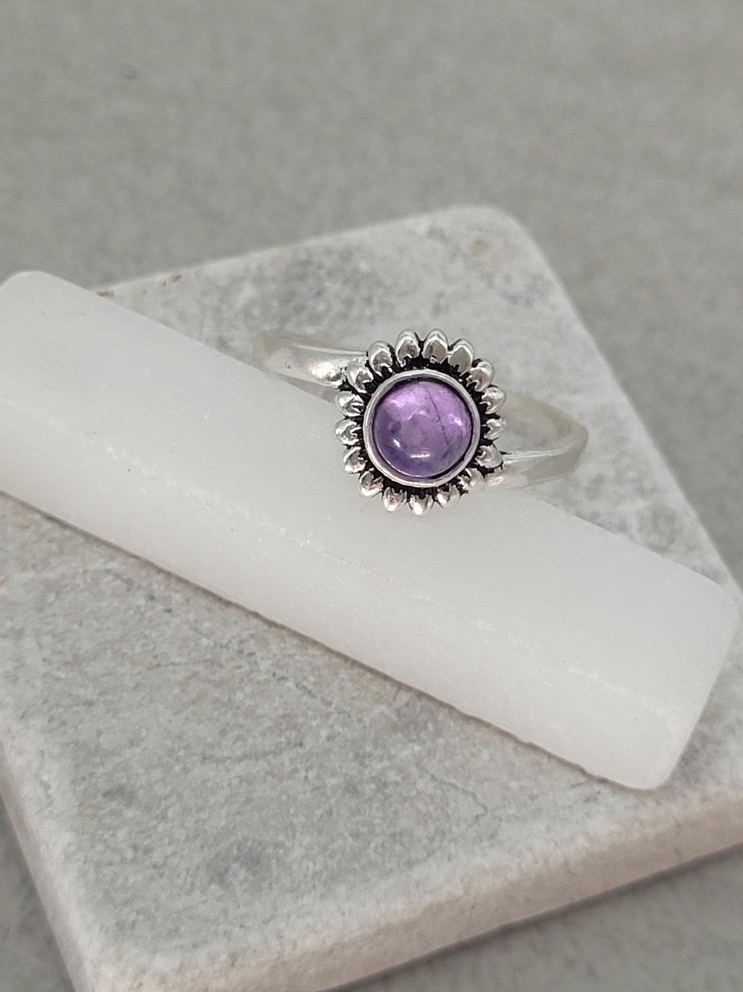 Silver sunflower ring / Simple / Simplicity / Sunflower charm / Nature-inspired style / Gift / Floral / Cute gift / Minimal
