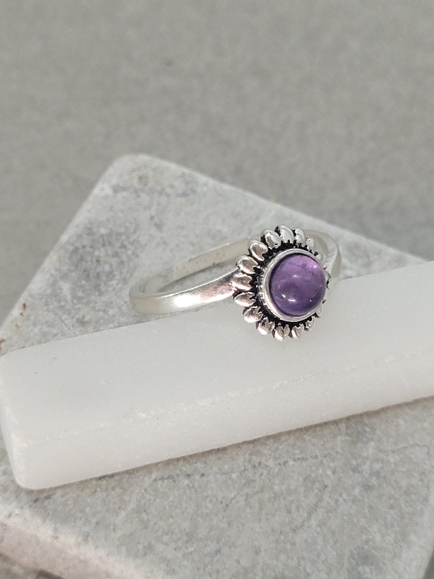 Silver sunflower ring / Simple / Simplicity / Sunflower charm / Nature-inspired style / Gift / Floral / Cute gift / Minimal