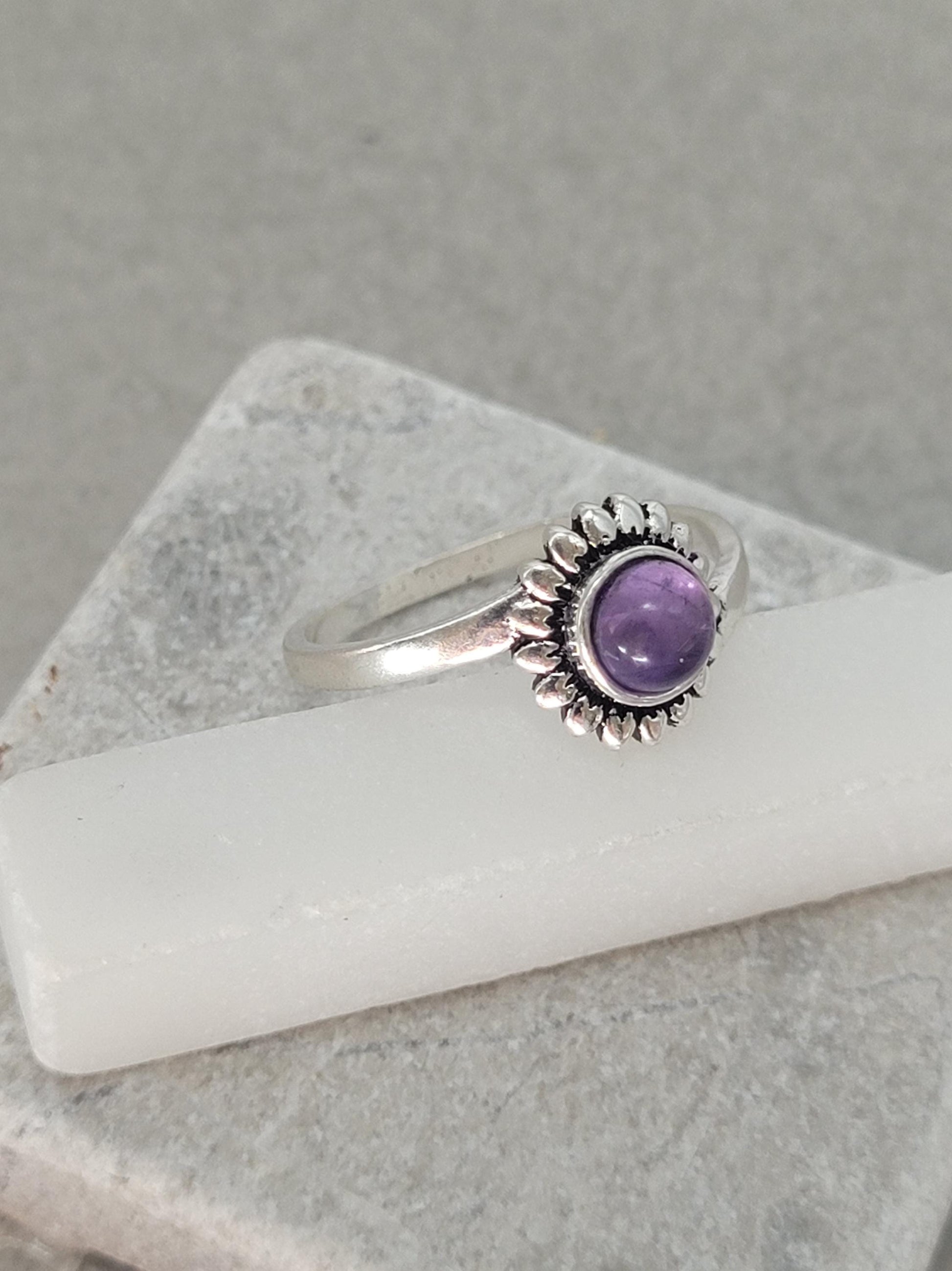 Silver sunflower ring / Simple / Simplicity / Sunflower charm / Nature-inspired style / Gift / Floral / Cute gift / Minimal