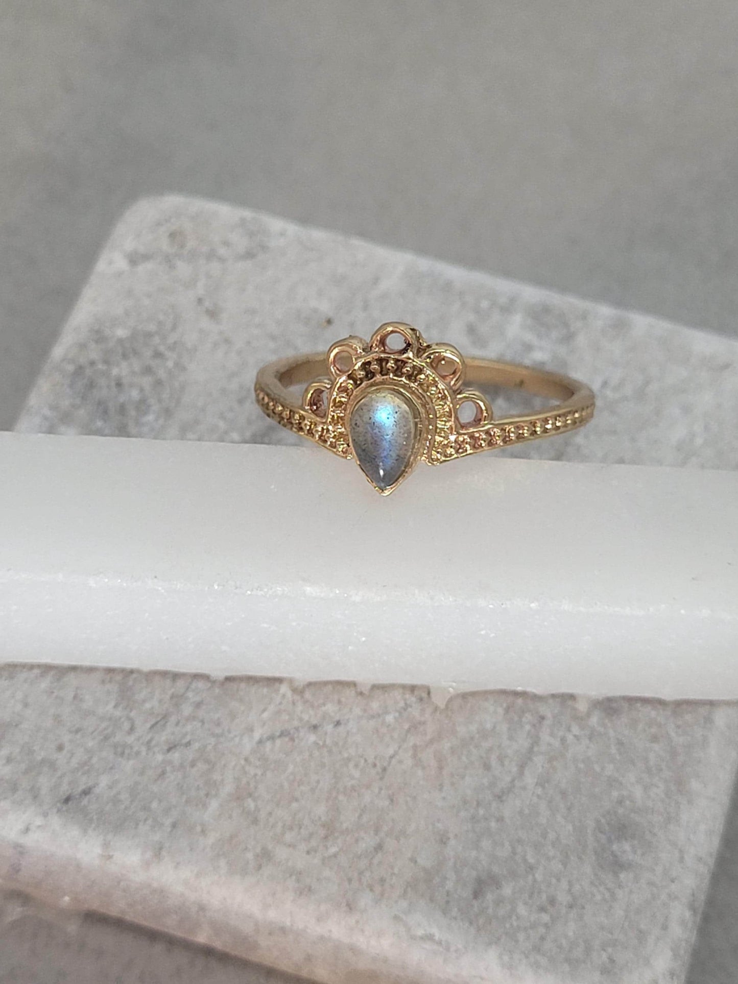Golden ring / Simple / Simplicity / Flower / Nature-inspired style / Gift / Ethnic/ Cute gift / Brass / Elegant / Minimal range