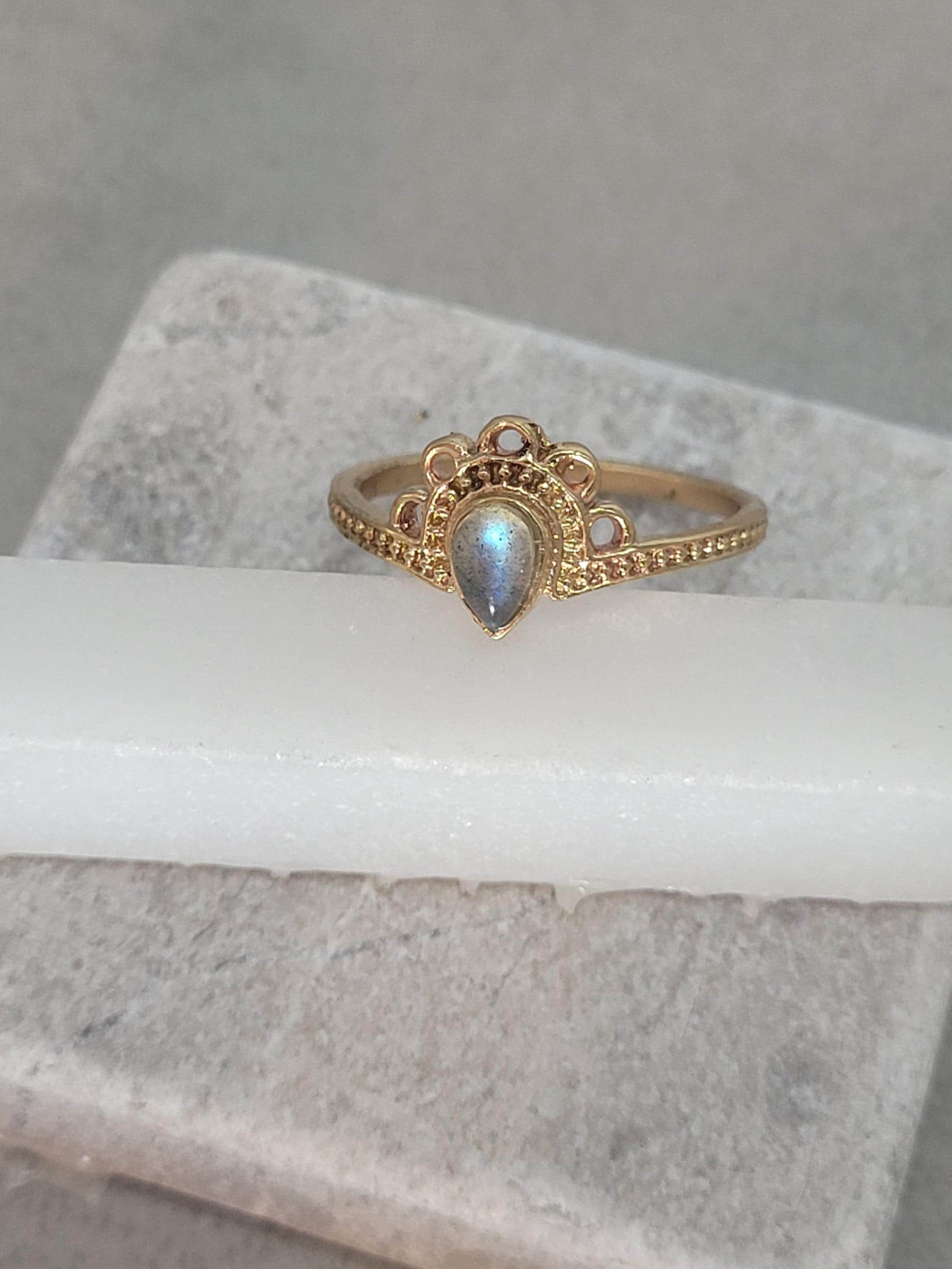 Golden ring / Simple / Simplicity / Flower / Nature-inspired style / Gift / Ethnic/ Cute gift / Brass / Elegant / Minimal range