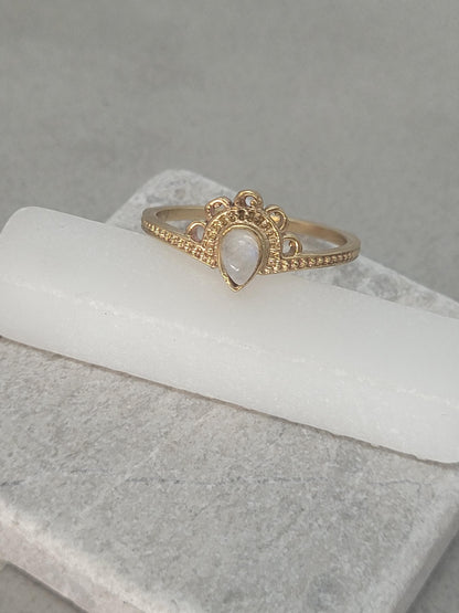 Golden ring / Simple / Simplicity / Flower / Nature-inspired style / Gift / Ethnic/ Cute gift / Brass / Elegant / Minimal range
