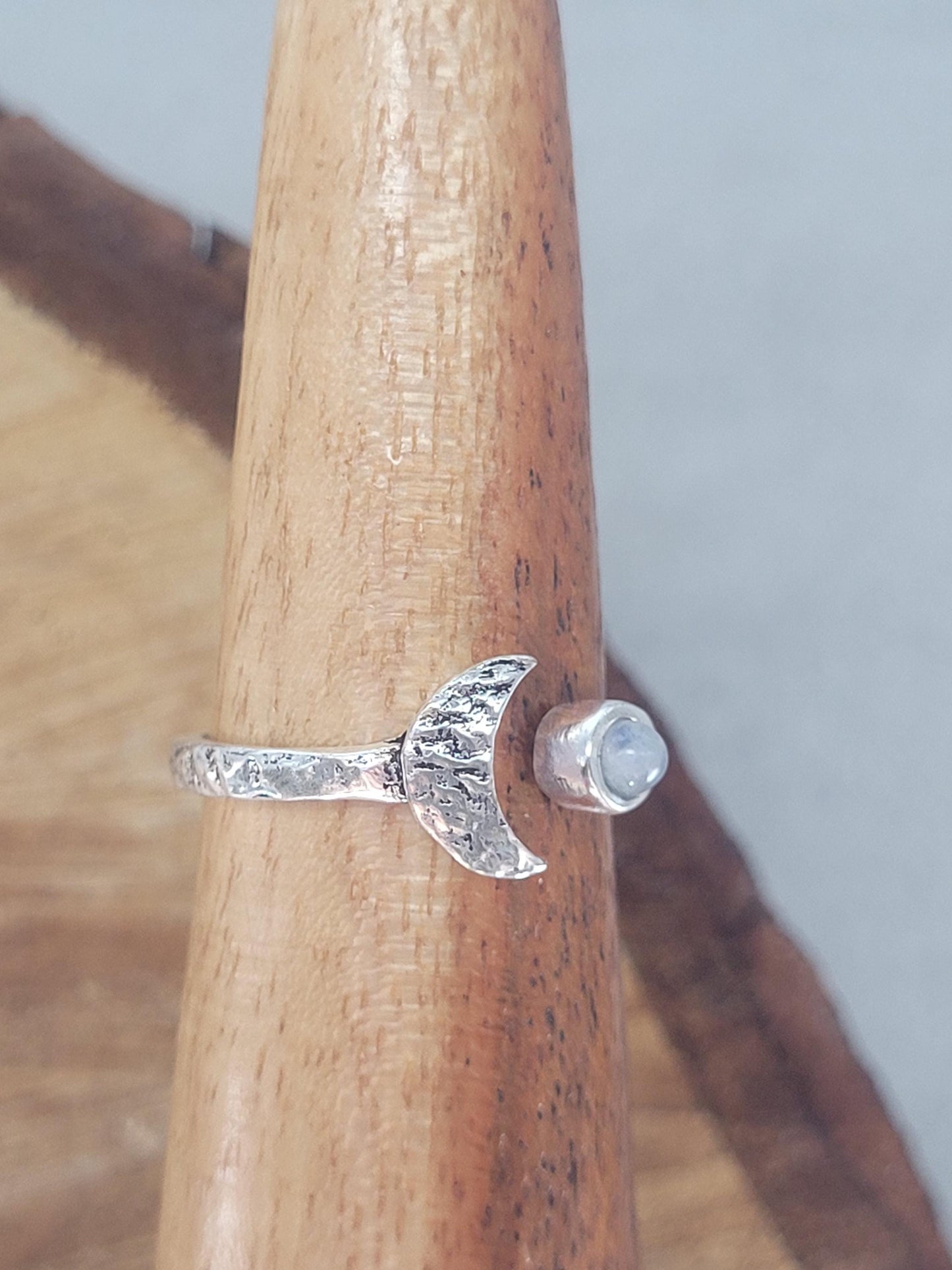Hammered silver ring / Moon ring / Simple / Simplicity / Minimal / Gift / Elegant / Stackable rings / Hammered / Silver / Cute