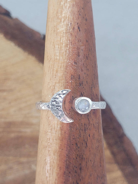 Hammered silver ring / Moon ring / Simple / Simplicity / Minimal / Gift / Elegant / Stackable rings / Hammered / Silver / Cute