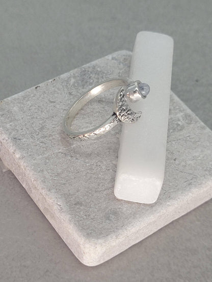 Hammered silver ring / Moon ring / Simple / Simplicity / Minimal / Gift / Elegant / Stackable rings / Hammered / Silver / Cute