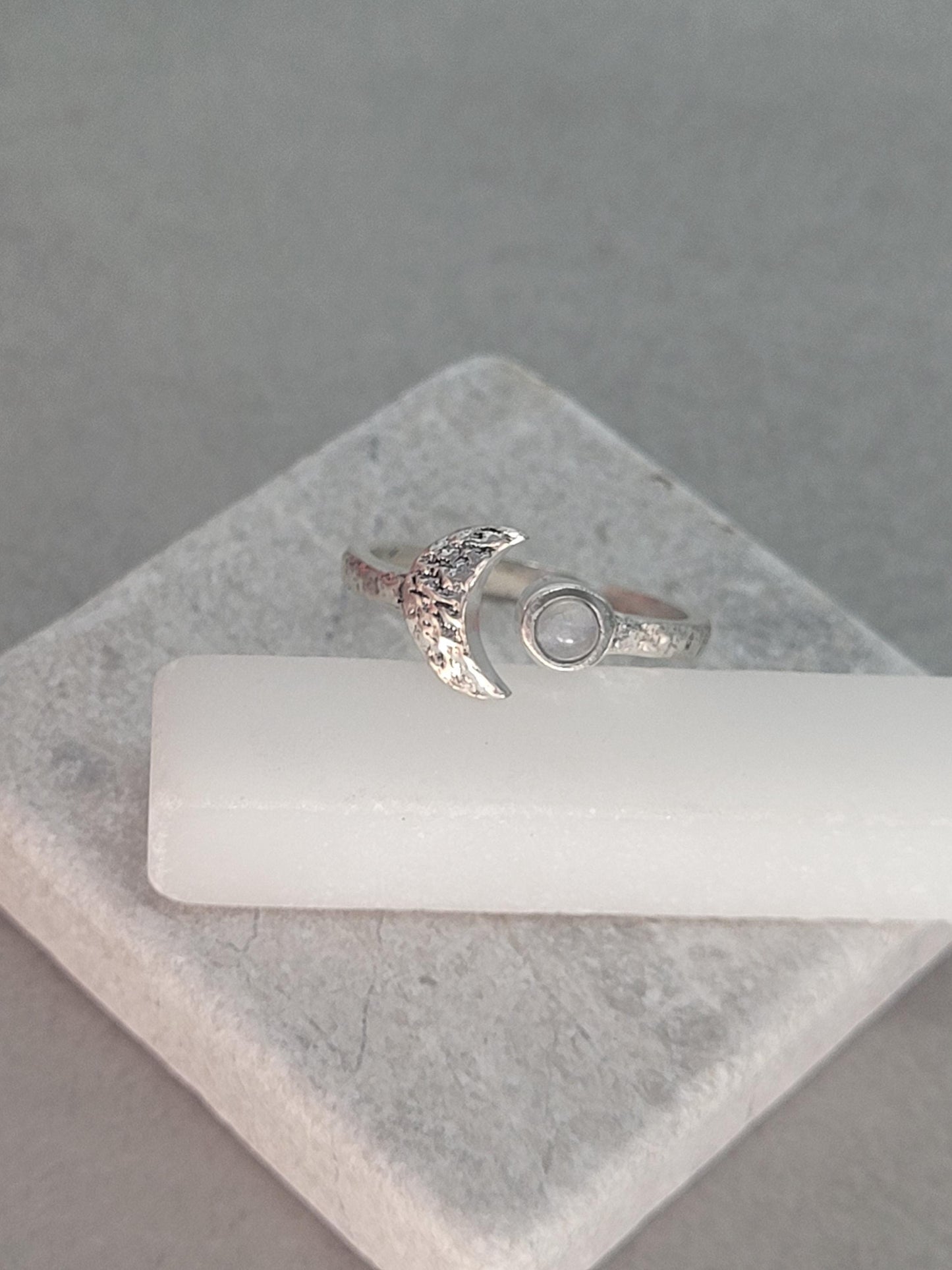 Hammered silver ring / Moon ring / Simple / Simplicity / Minimal / Gift / Elegant / Stackable rings / Hammered / Silver / Cute
