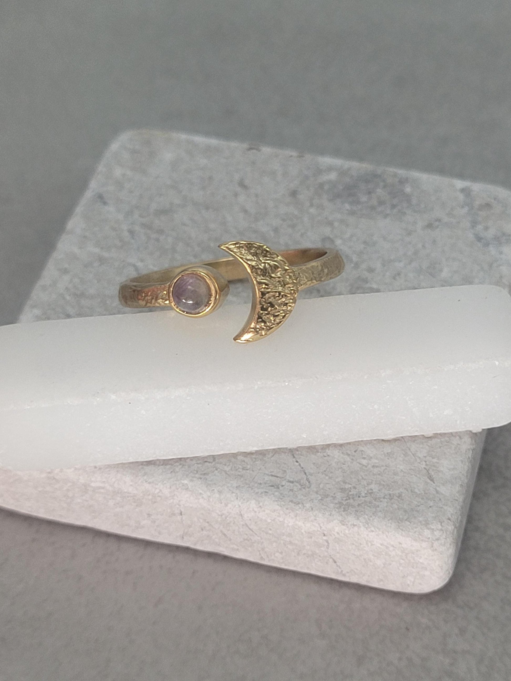 Hammered brass ring / Moon ring / Simple / Simplicity / Minimal / Gift / Elegant / Stackable rings / Hammered / Gold / Cute