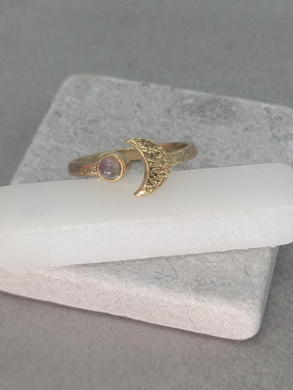 Hammered brass ring / Moon ring / Simple / Simplicity / Minimal / Gift / Elegant / Stackable rings / Hammered / Gold / Cute