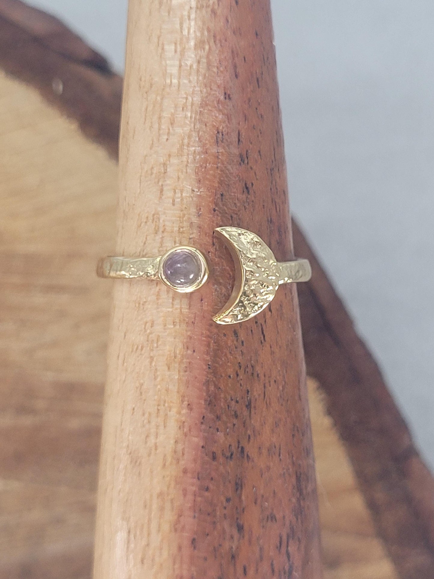 Hammered brass ring / Moon ring / Simple / Simplicity / Minimal / Gift / Elegant / Stackable rings / Hammered / Gold / Cute