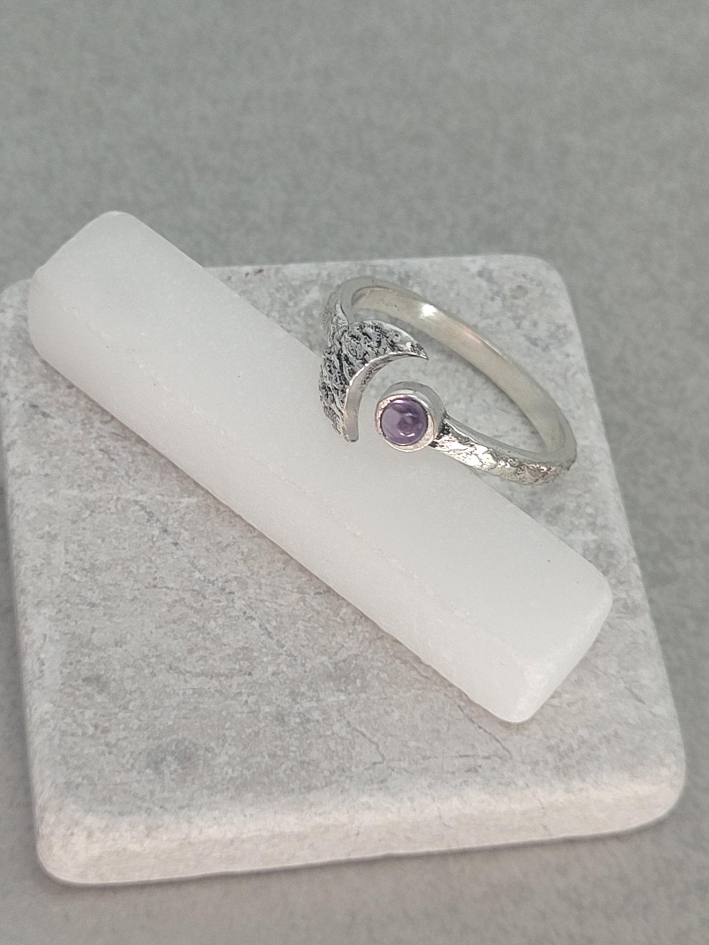 Hammered silver ring / Moon ring / Simple / Simplicity / Minimal / Gift / Elegant / Stackable rings / Hammered / Silver / Cute