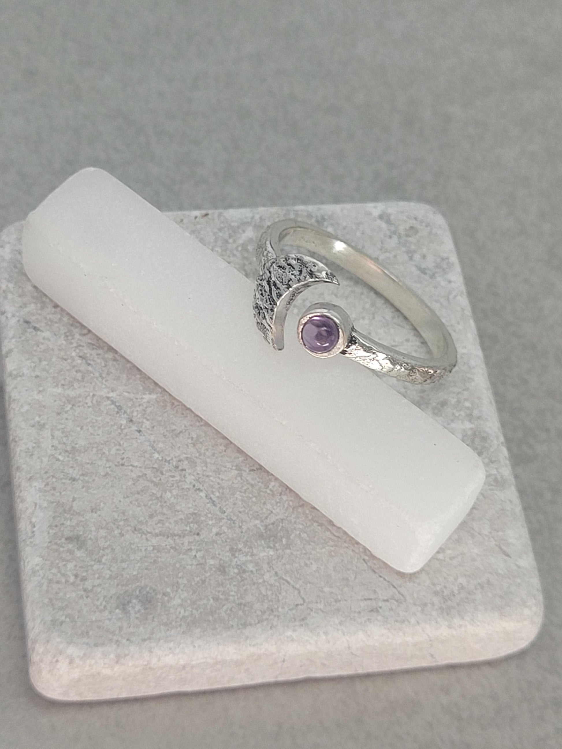 Hammered silver ring / Moon ring / Simple / Simplicity / Minimal / Gift / Elegant / Stackable rings / Hammered / Silver / Cute