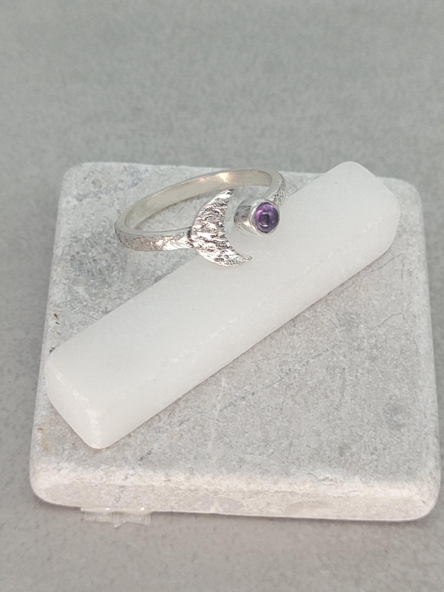 Hammered silver ring / Moon ring / Simple / Simplicity / Minimal / Gift / Elegant / Stackable rings / Hammered / Silver / Cute
