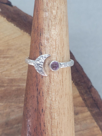 Hammered silver ring / Moon ring / Simple / Simplicity / Minimal / Gift / Elegant / Stackable rings / Hammered / Silver / Cute