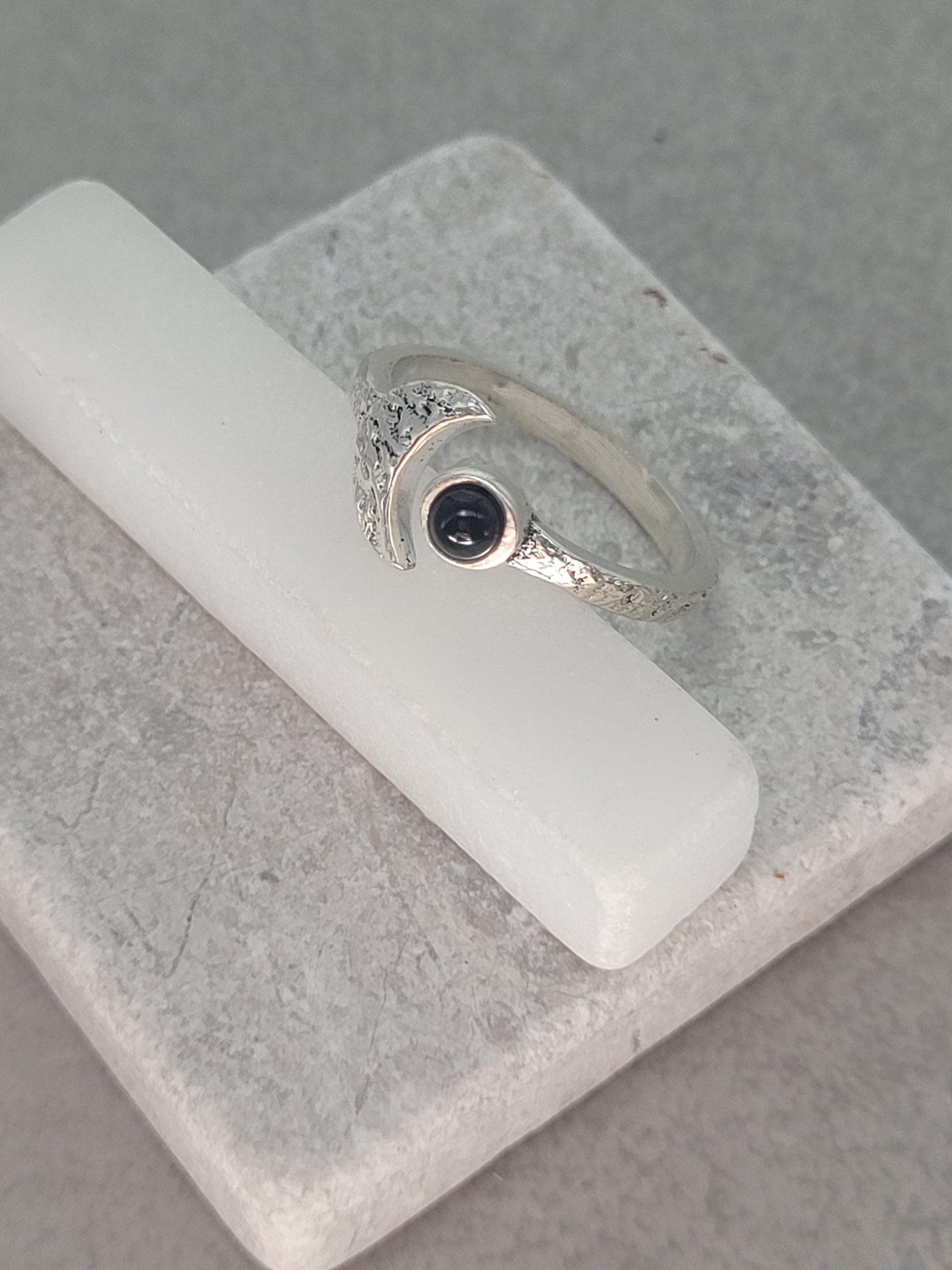 Hammered silver ring / Moon ring / Simple / Simplicity / Minimal / Gift / Elegant / Stackable rings / Hammered / Silver / Cute