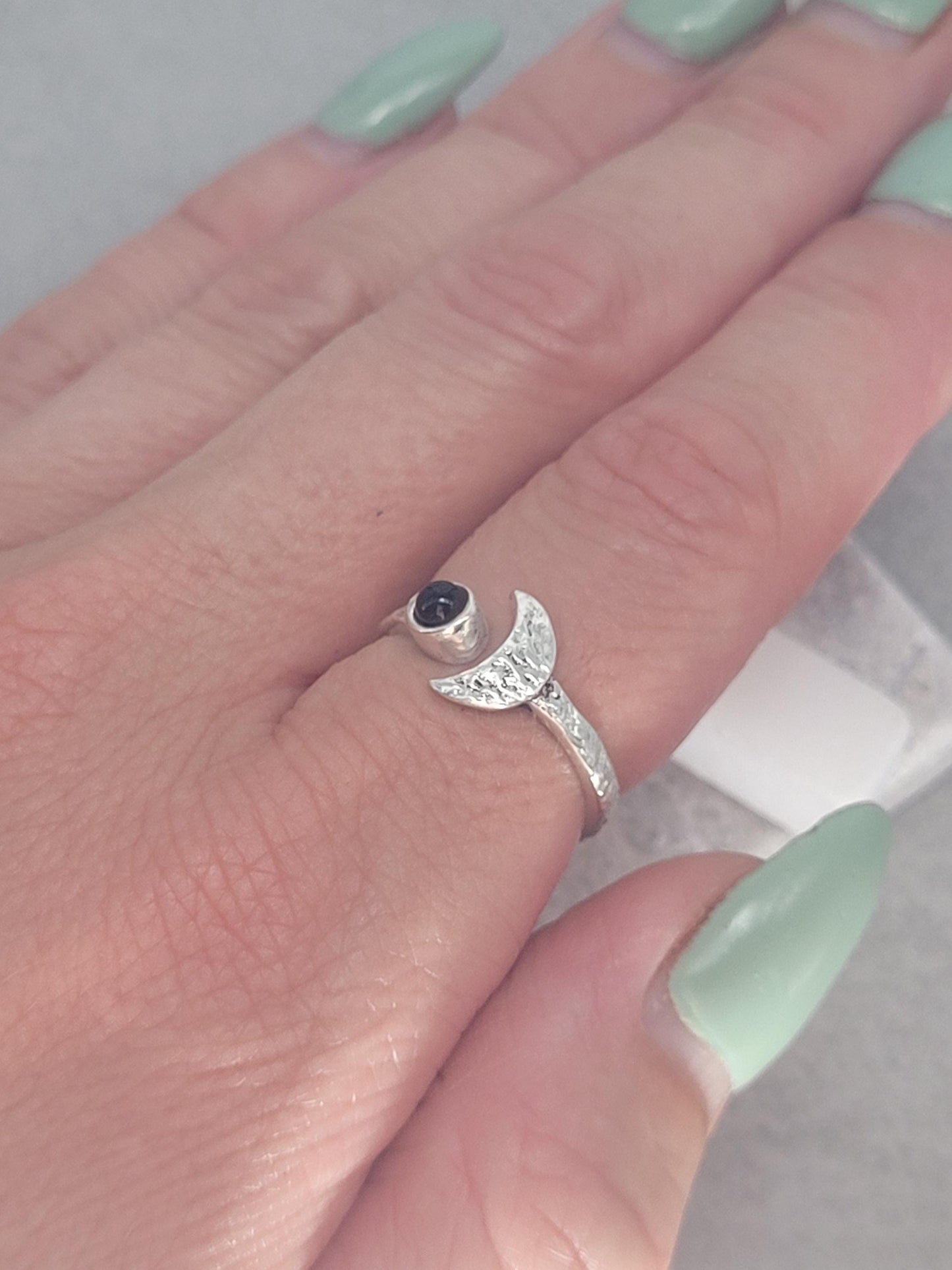 Hammered silver ring / Moon ring / Simple / Simplicity / Minimal / Gift / Elegant / Stackable rings / Hammered / Silver / Cute
