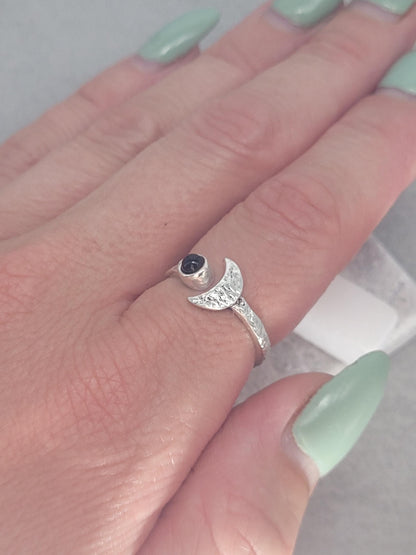 Hammered silver ring / Moon ring / Simple / Simplicity / Minimal / Gift / Elegant / Stackable rings / Hammered / Silver / Cute