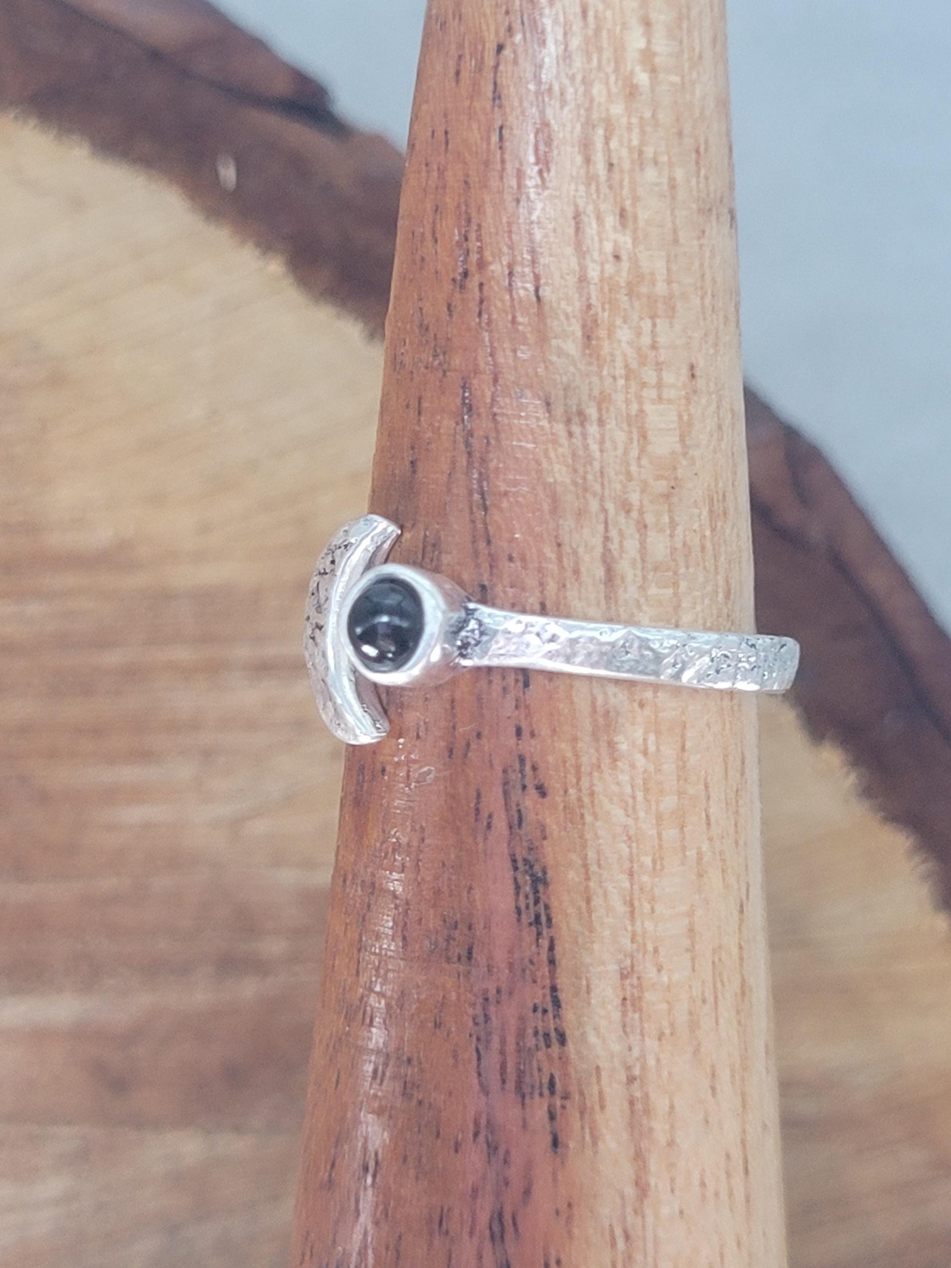 Hammered silver ring / Moon ring / Simple / Simplicity / Minimal / Gift / Elegant / Stackable rings / Hammered / Silver / Cute
